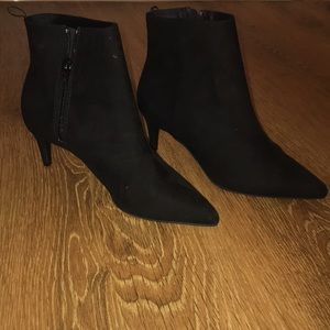 Black casual heeled ankle boots
